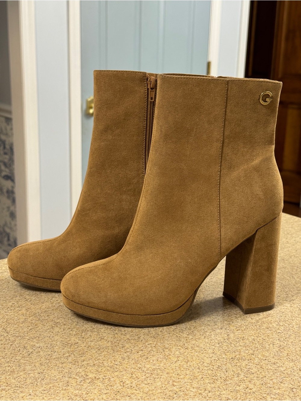 GBG Los Angeles Guess Camel Brown Platform Boots 10 New
